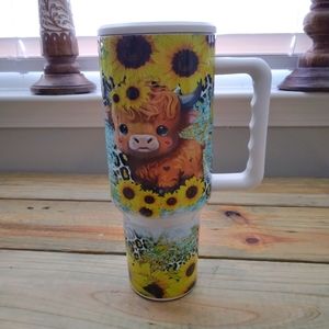 NWT 32 oz. Cuties Cow Sunflower Tumbler  🐮